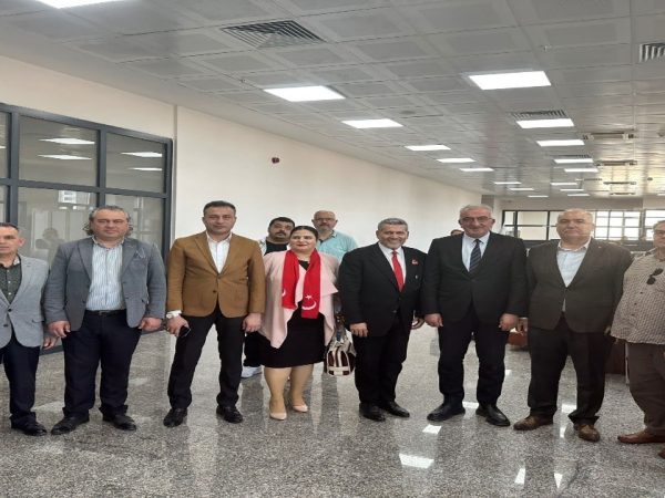 MHP Mersin Milletvekili adayı Dr. Levent UYSAL ilçe Milli Eğitim Müdürü Adem Şimşek’i ziyaret etti. 33 600x450  HABERLER 33 600x450